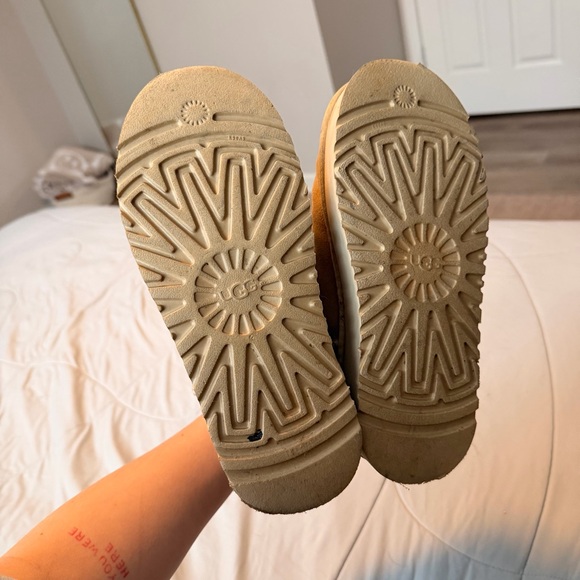 Uggs - Picture 3 of 4